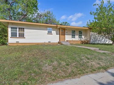 3000 Pate Drive, Fort Worth, TX 76105