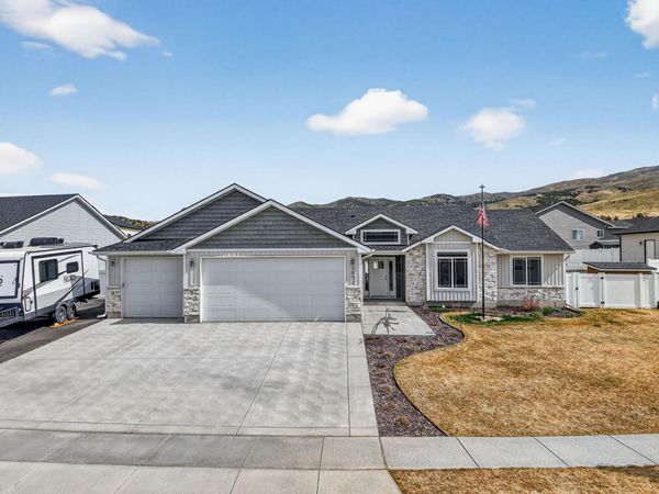 3052 DeWinter Dr., Pocatello, ID 83204
