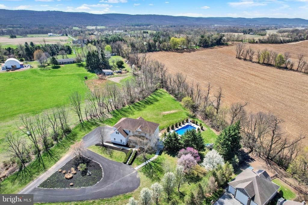 7 BEVERLY COURT, CARLISLE, PA 17015