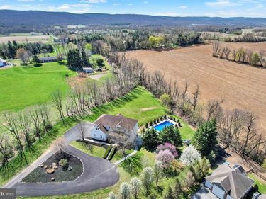 7 BEVERLY COURT, CARLISLE, PA 17015