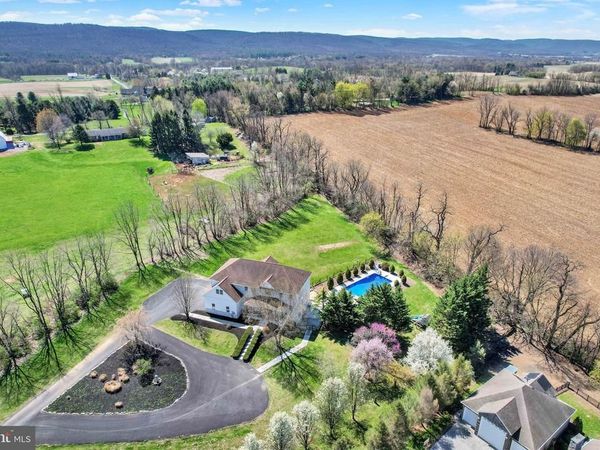 7 BEVERLY COURT, CARLISLE, PA 17015