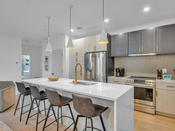 5245 Washington St, Unit 5, Boston, MA 02132