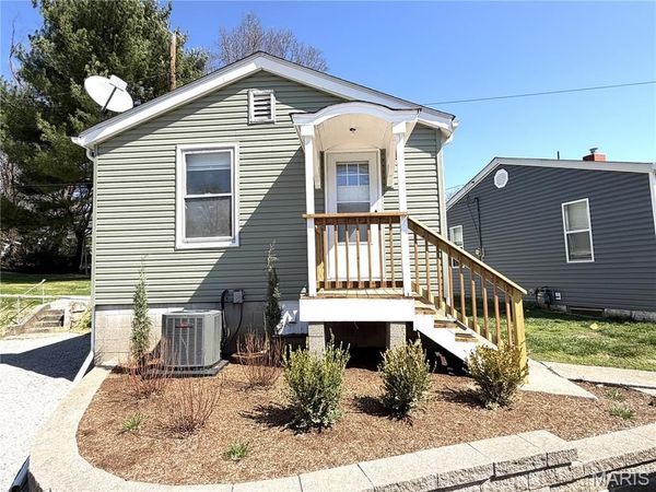 415 S 8th Street , Belleville, IL 62220