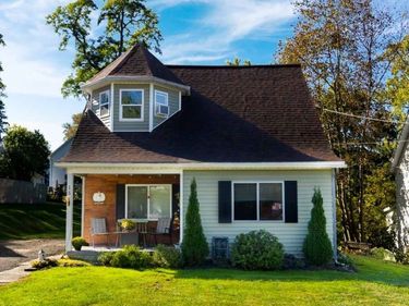 15 Robinson Street, Silver Creek, NY 14136