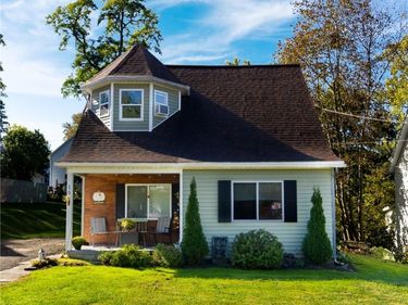 15 Robinson Street, Silver Creek, NY 14136