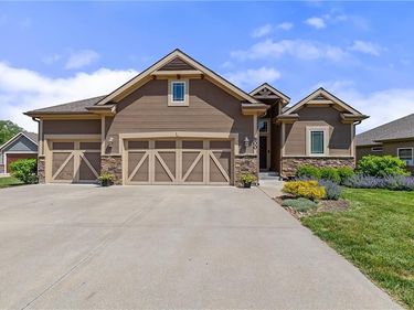 800 E 13th Terrace, Kearney, MO 64060