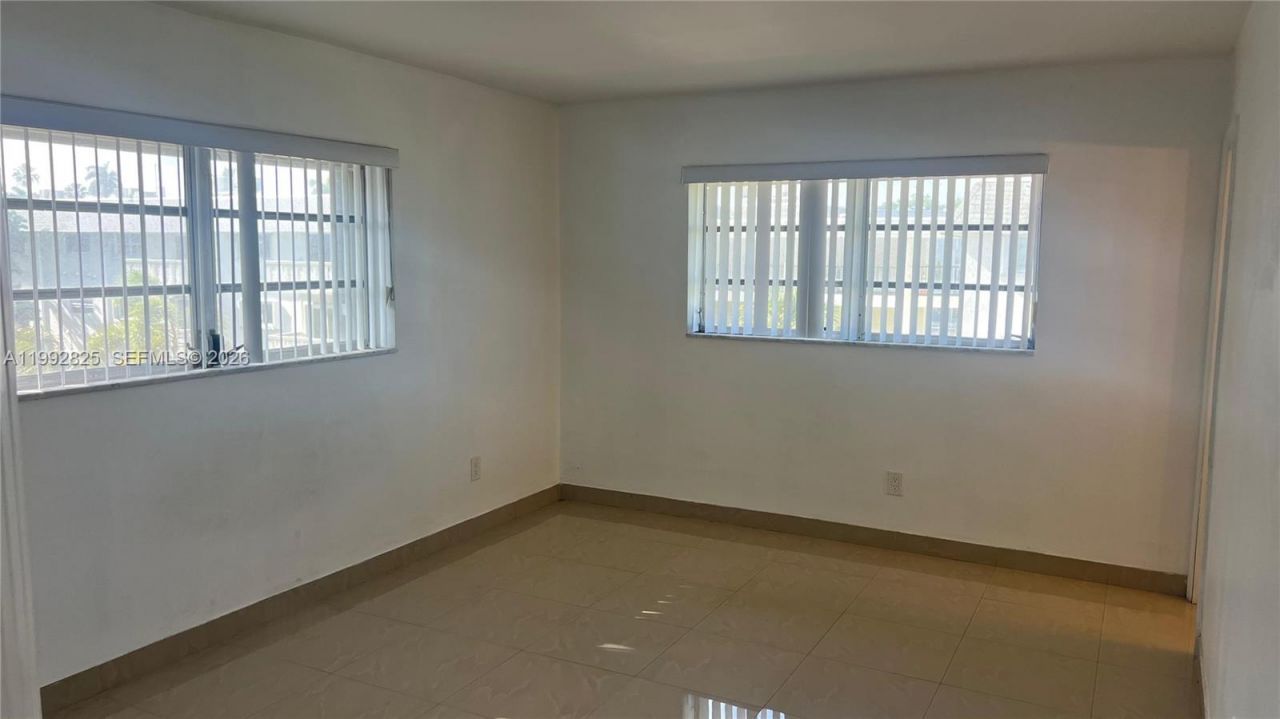 15205 NE 6th Ave , Unit D301, Miami, FL 33162 Photo