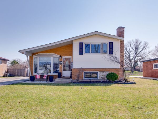 51 W ROZANNE Drive , Addison, IL 60101