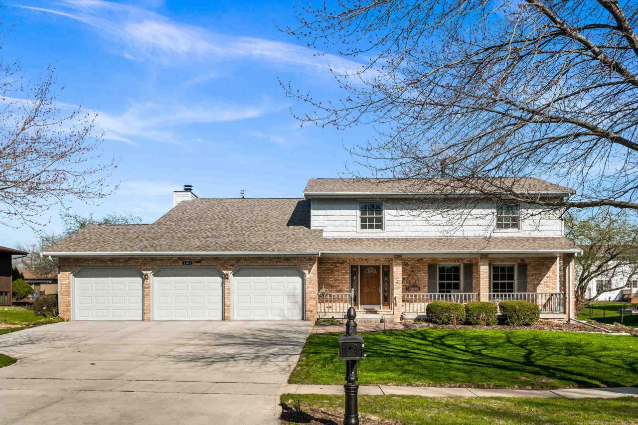 2203 Oakwood Avenue, Bloomington, IL 61704 Main Photo