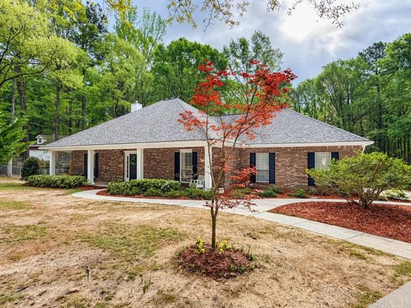 25 Longbranch St., Hattiesburg, MS 39402