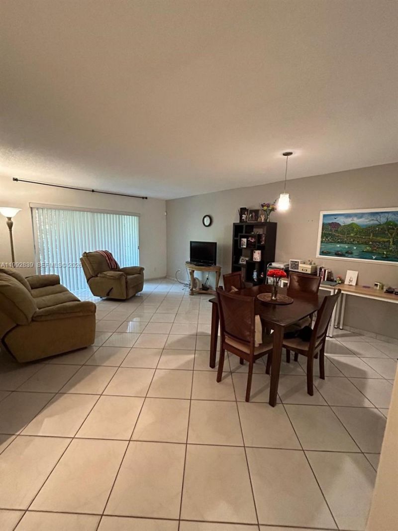 17000 NW 67th Ave, Unit 123, Hialeah, FL 33015 Photo