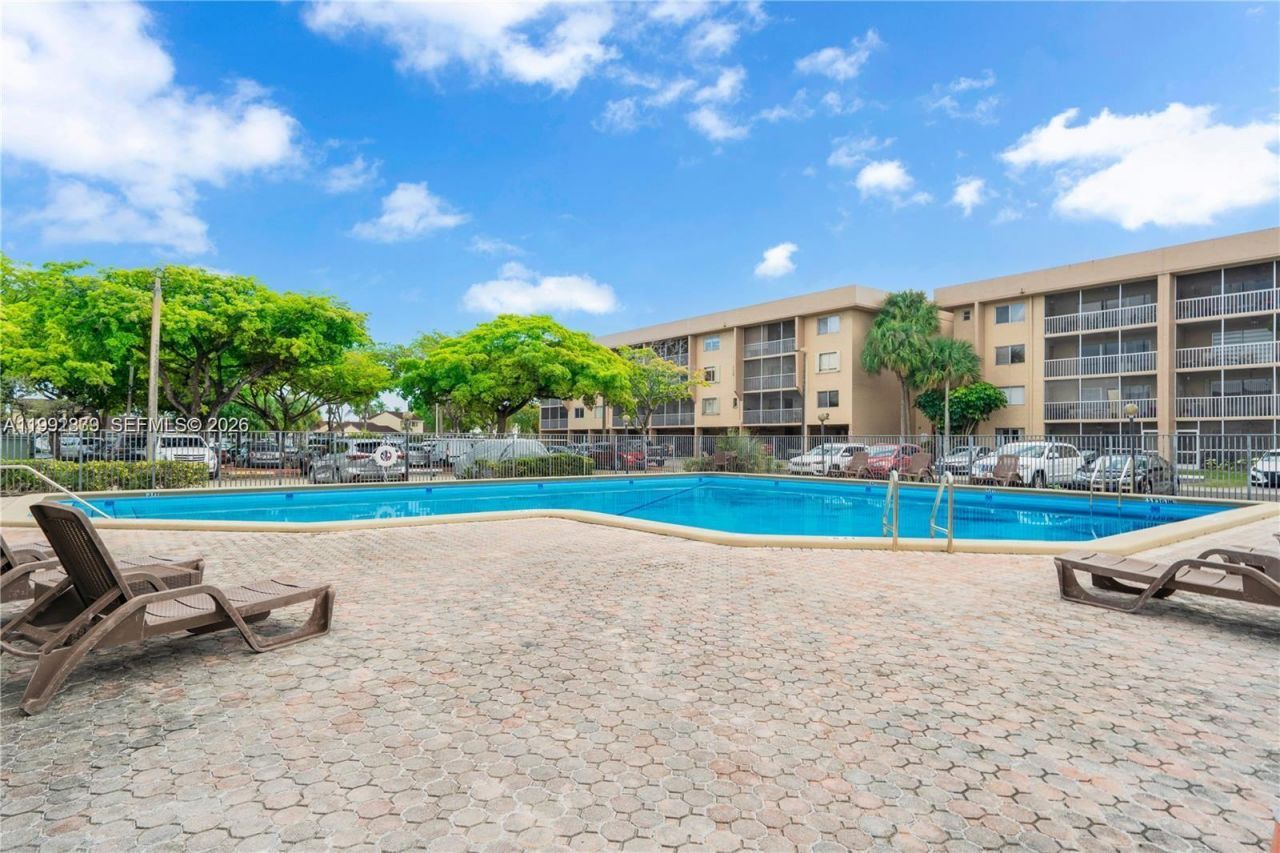17000 NW 67th Ave, Unit 123, Hialeah, FL 33015 Photo