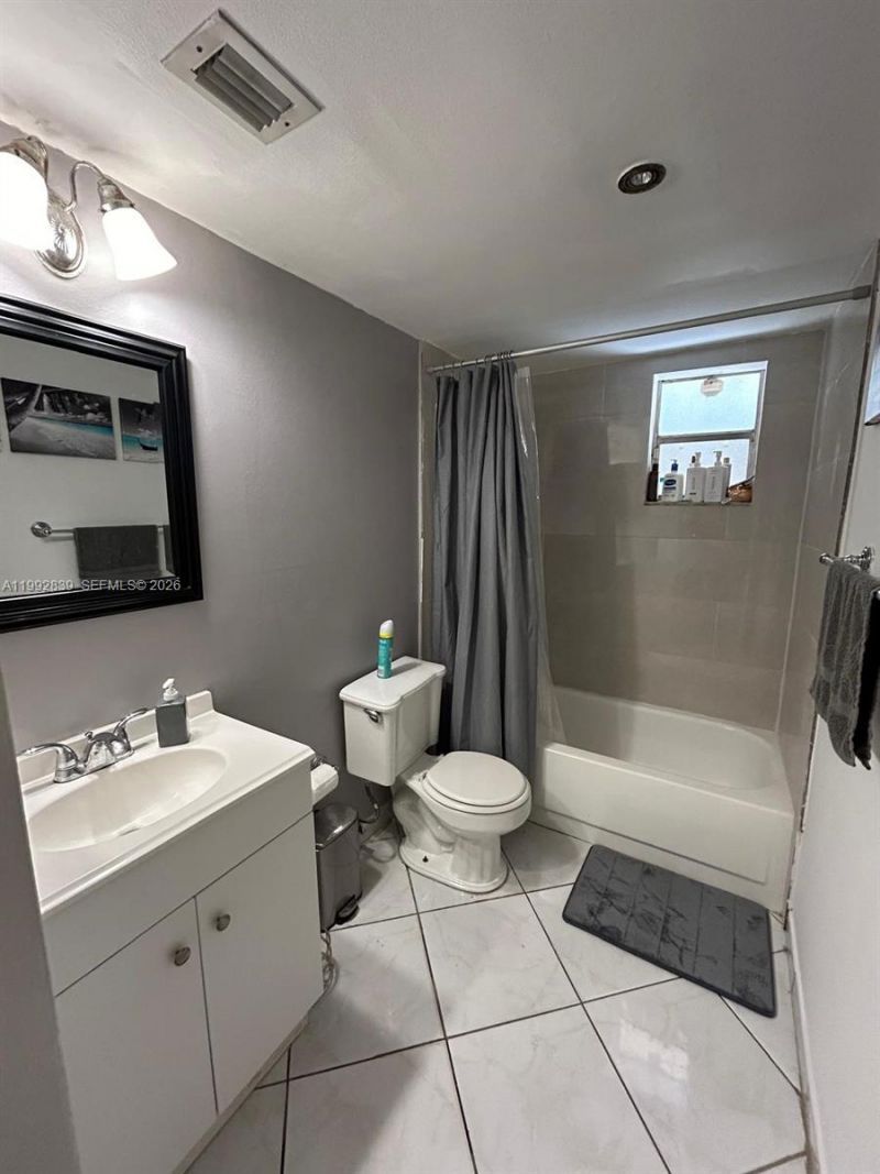 17000 NW 67th Ave, Unit 123, Hialeah, FL 33015 Photo