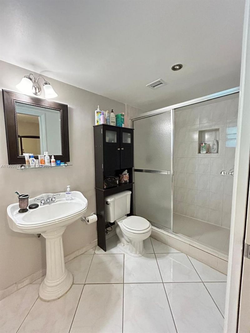 17000 NW 67th Ave, Unit 123, Hialeah, FL 33015 Photo