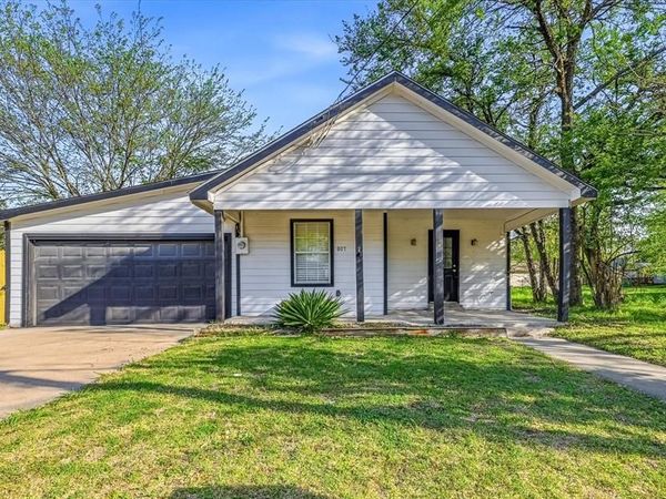807 Wyatt Street , Waxahachie, TX 75165