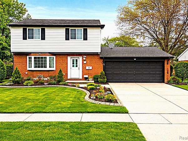 8452 Doncaster Drive, Sterling Heights, MI 48312