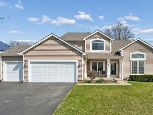 829 Renaissance Drive, Carol Stream, IL 60188