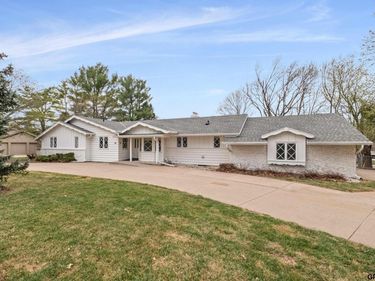 1206 Pine Road, Omaha, NE 68144