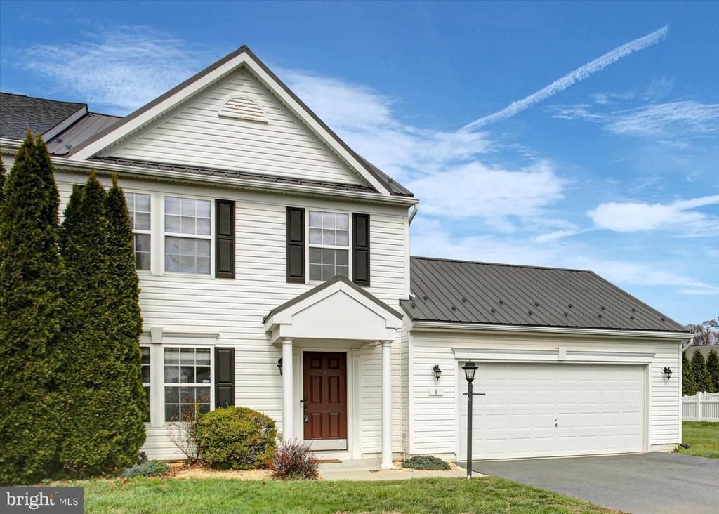 8 ROMANCE LANE, CHAMBERSBURG, PA 17202