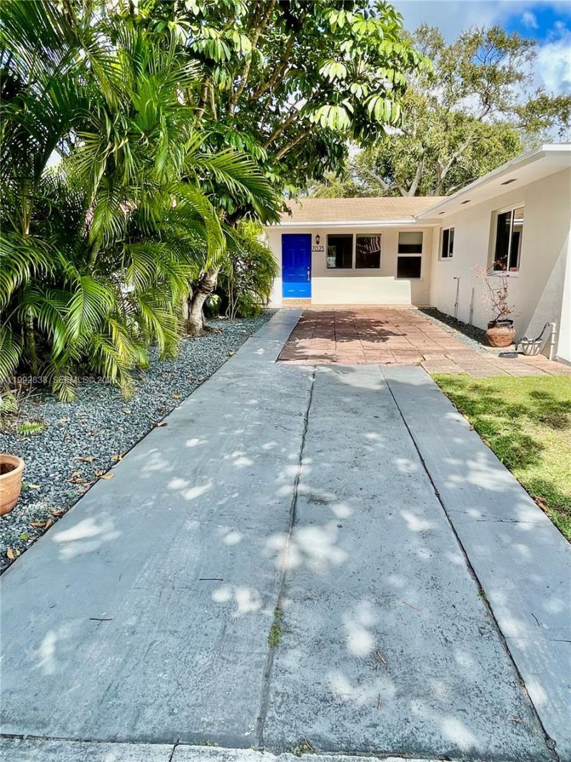 7023 SW 2nd St , Unit 7023, Miami, FL 33144 Photo