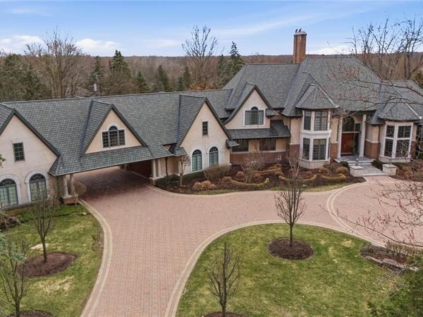 5230 Clarendon Crest Street, Bloomfield Hills, MI 48302