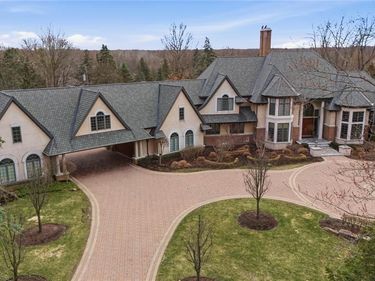5230 Clarendon Crest Street , Bloomfield Hills, MI 48302