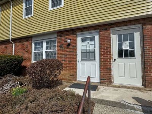252 West St, Unit 3, Amherst, MA 01002