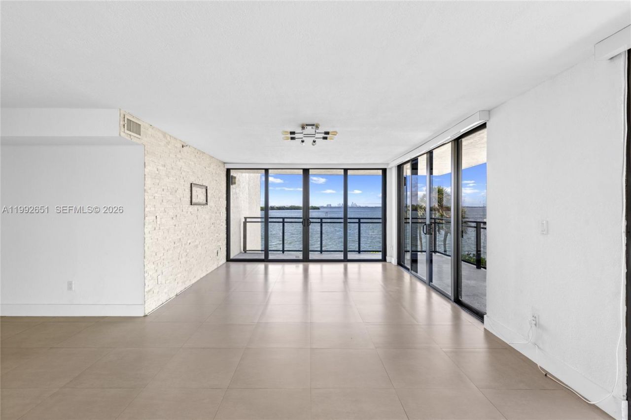 7751 NE Bayshore Ct, Unit 3A, Miami, FL 33138 Photo