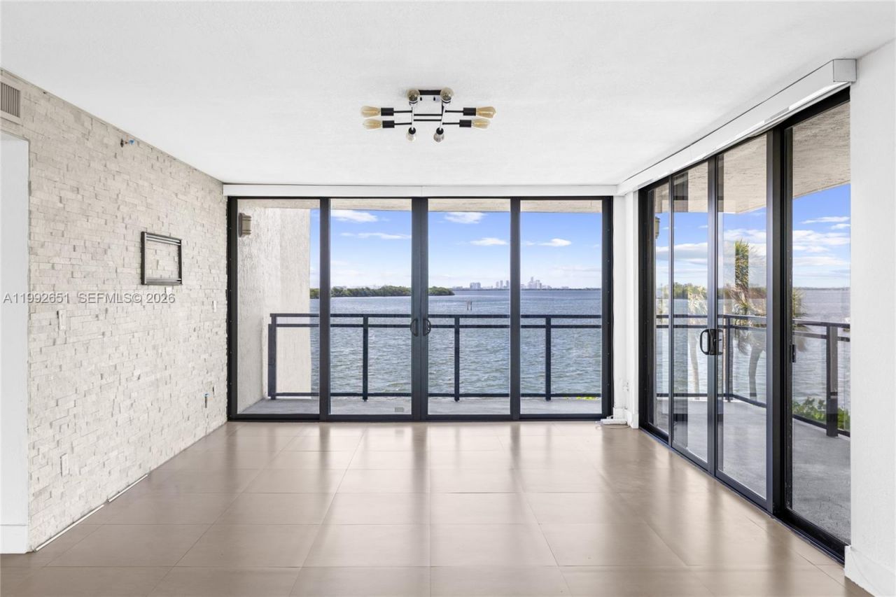 7751 NE Bayshore Ct, Unit 3A, Miami, FL 33138 Photo