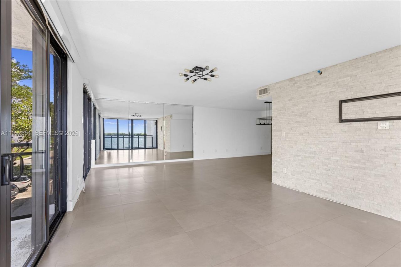 7751 NE Bayshore Ct, Unit 3A, Miami, FL 33138 Photo