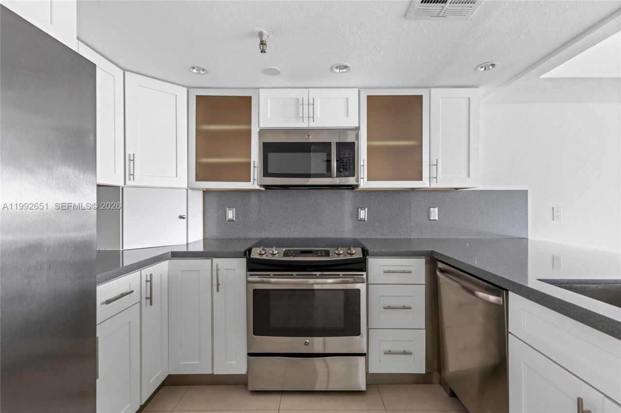 7751 NE Bayshore Ct, Unit 3A, Miami, FL 33138 Photo