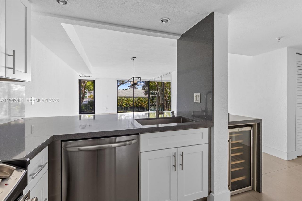 7751 NE Bayshore Ct, Unit 3A, Miami, FL 33138 Photo