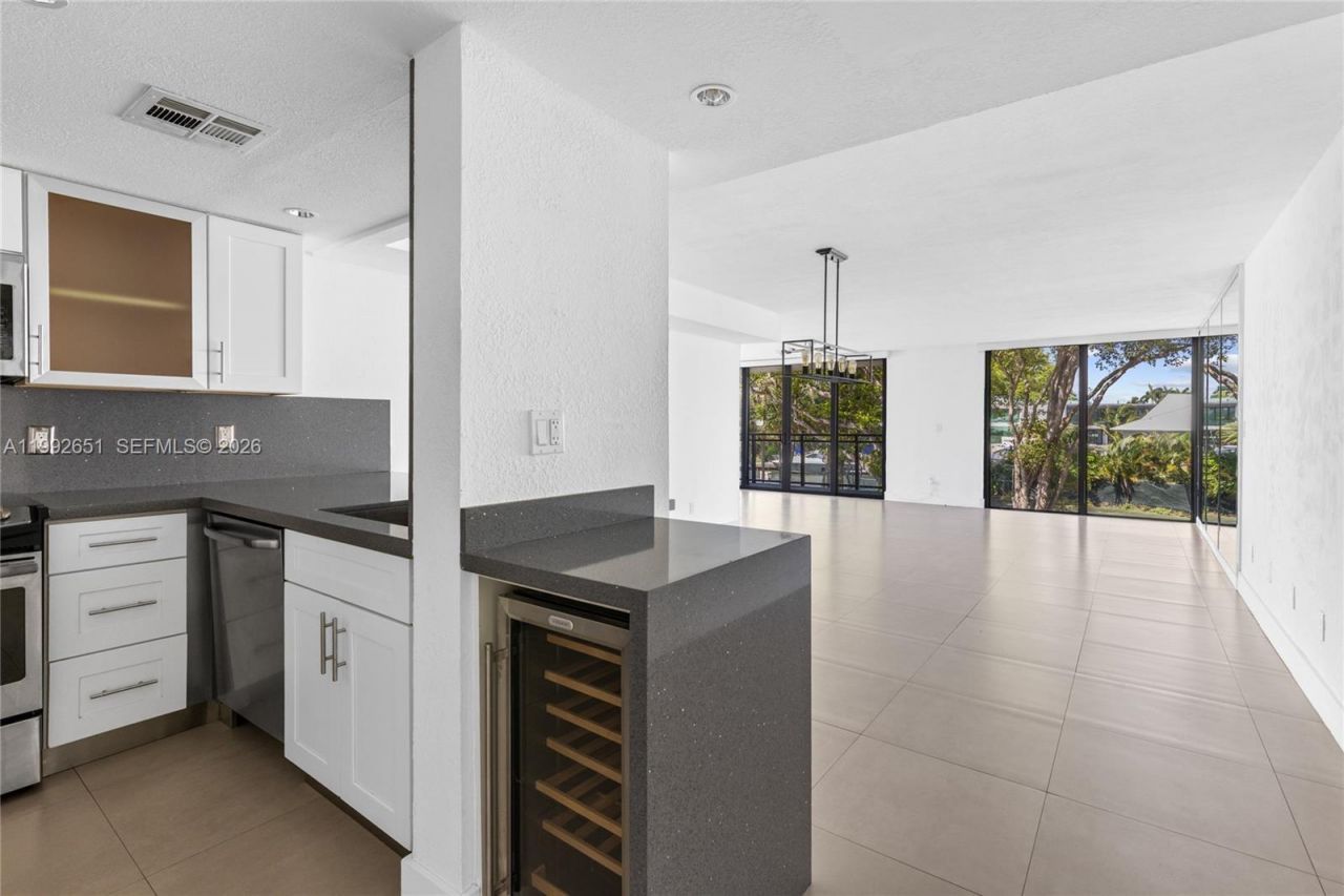7751 NE Bayshore Ct, Unit 3A, Miami, FL 33138 Photo
