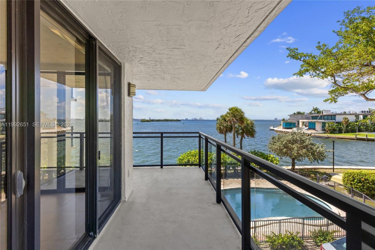 7751 NE Bayshore Ct, Unit 3A, Miami, FL 33138 Photo