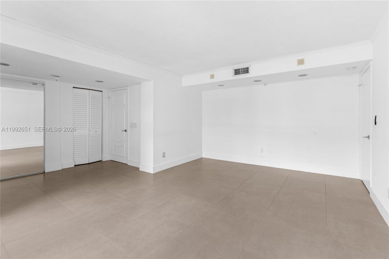 7751 NE Bayshore Ct, Unit 3A, Miami, FL 33138 Photo