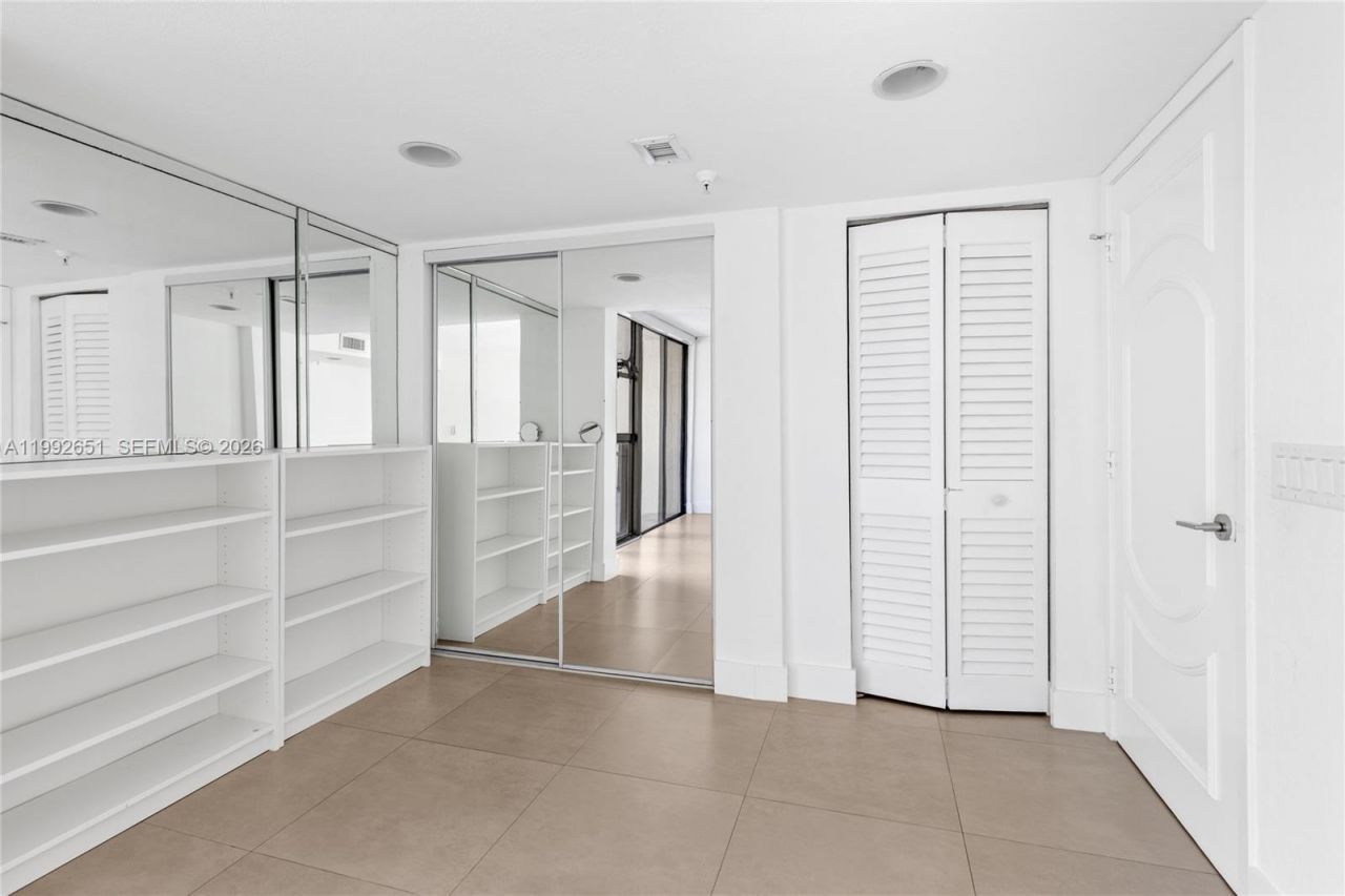 7751 NE Bayshore Ct, Unit 3A, Miami, FL 33138 Photo