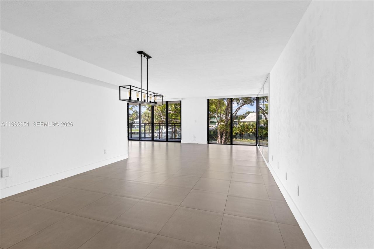 7751 NE Bayshore Ct, Unit 3A, Miami, FL 33138 Photo