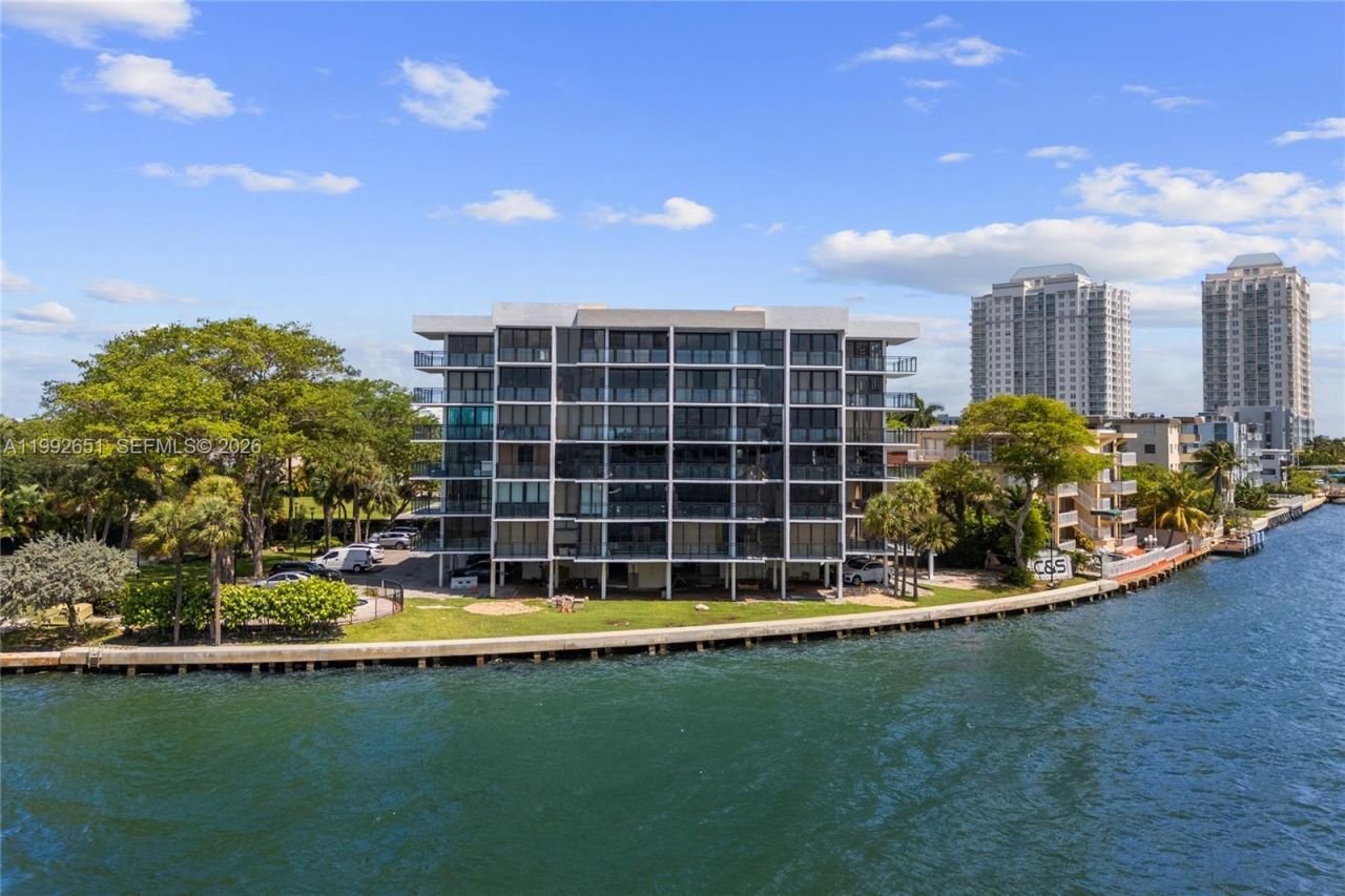 7751 NE Bayshore Ct, Unit 3A, Miami, FL 33138 Photo
