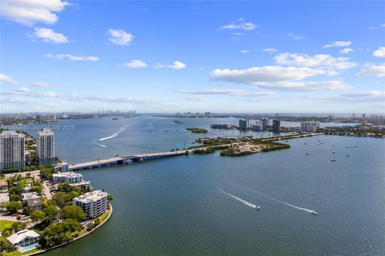 7751 NE Bayshore Ct, Unit 3A, Miami, FL 33138 Photo