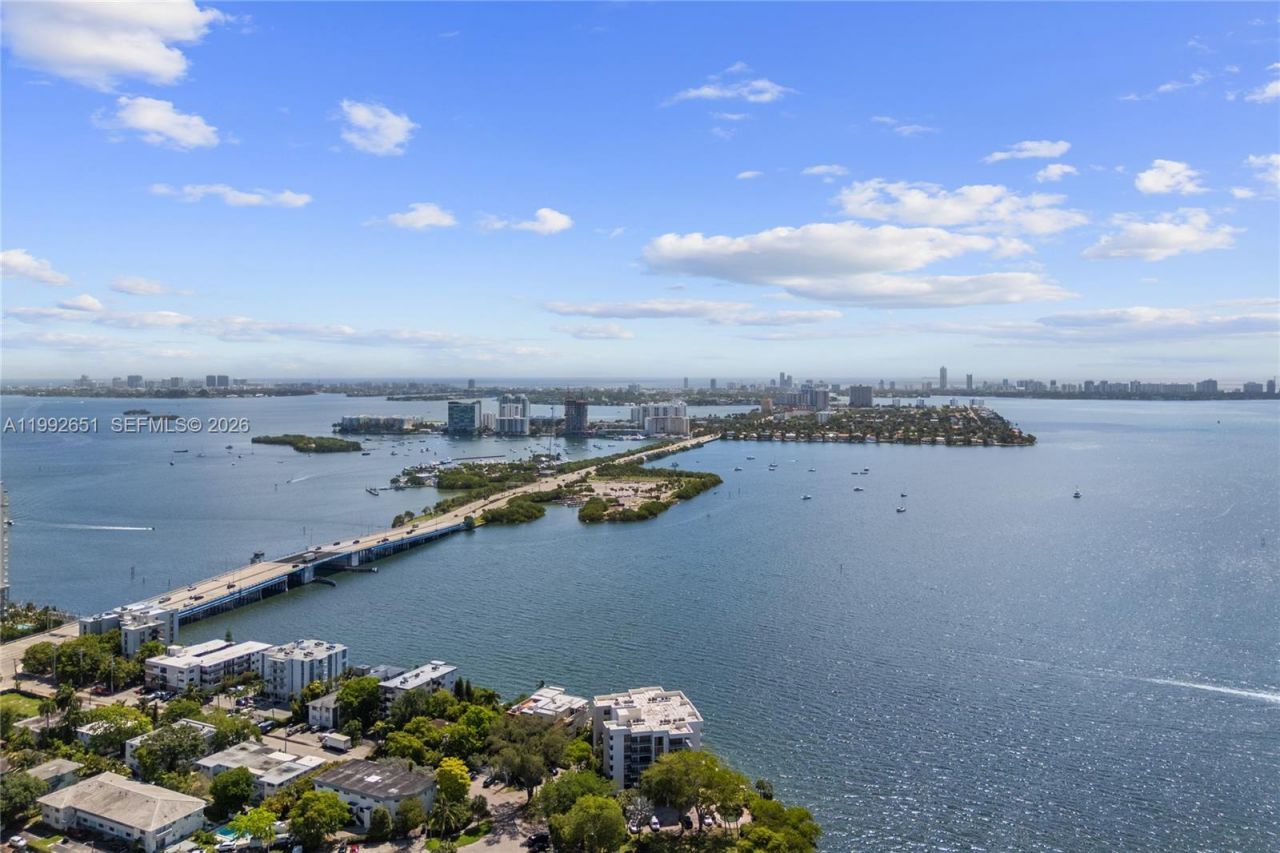 7751 NE Bayshore Ct, Unit 3A, Miami, FL 33138 Photo
