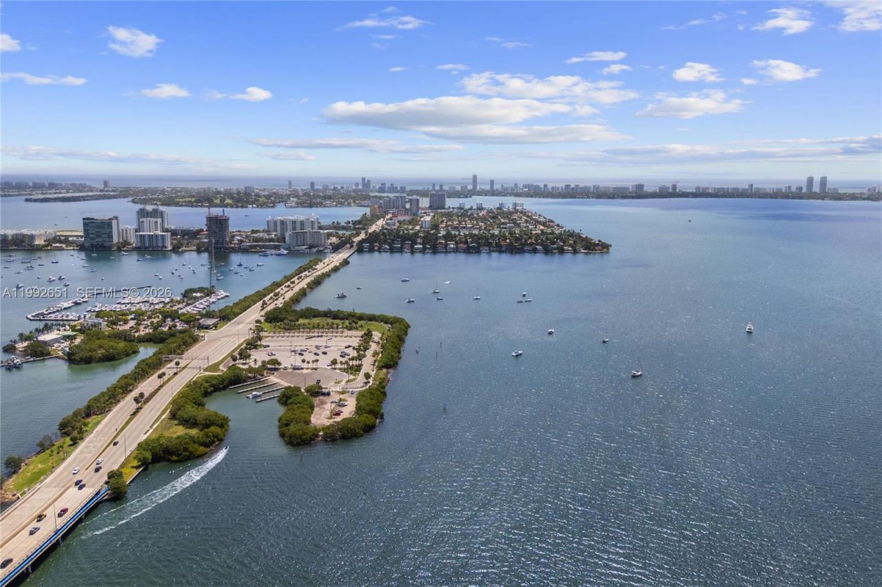 7751 NE Bayshore Ct, Unit 3A, Miami, FL 33138 Photo
