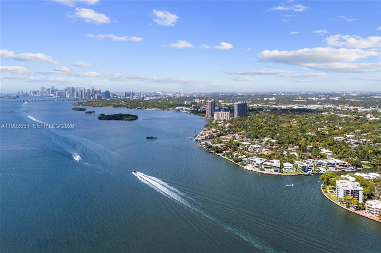 7751 NE Bayshore Ct, Unit 3A, Miami, FL 33138 Photo