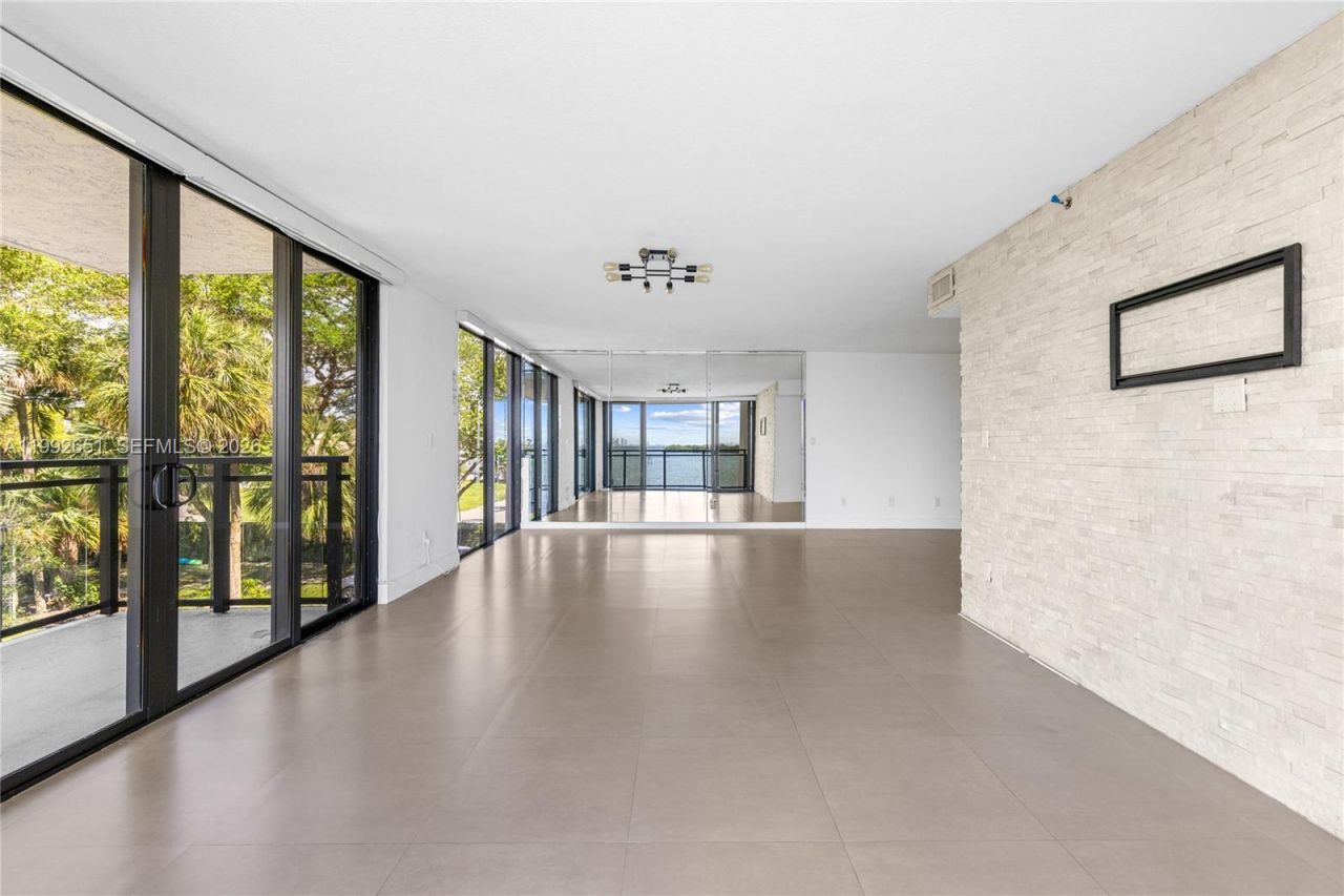 7751 NE Bayshore Ct, Unit 3A, Miami, FL 33138 Photo