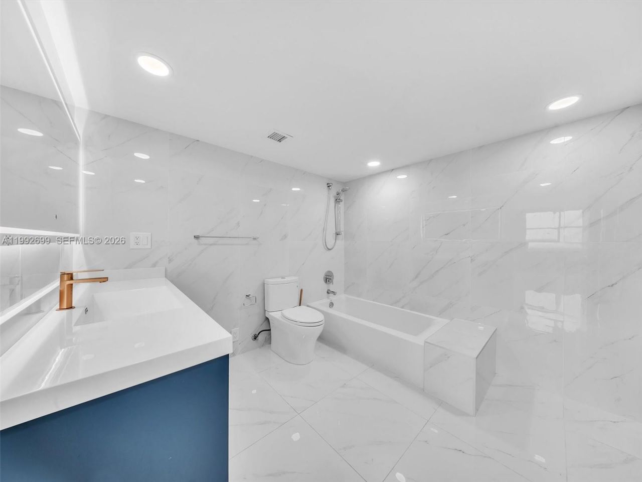 301 174th St, Unit 2004, Sunny Isles Beach, FL 33160 Photo