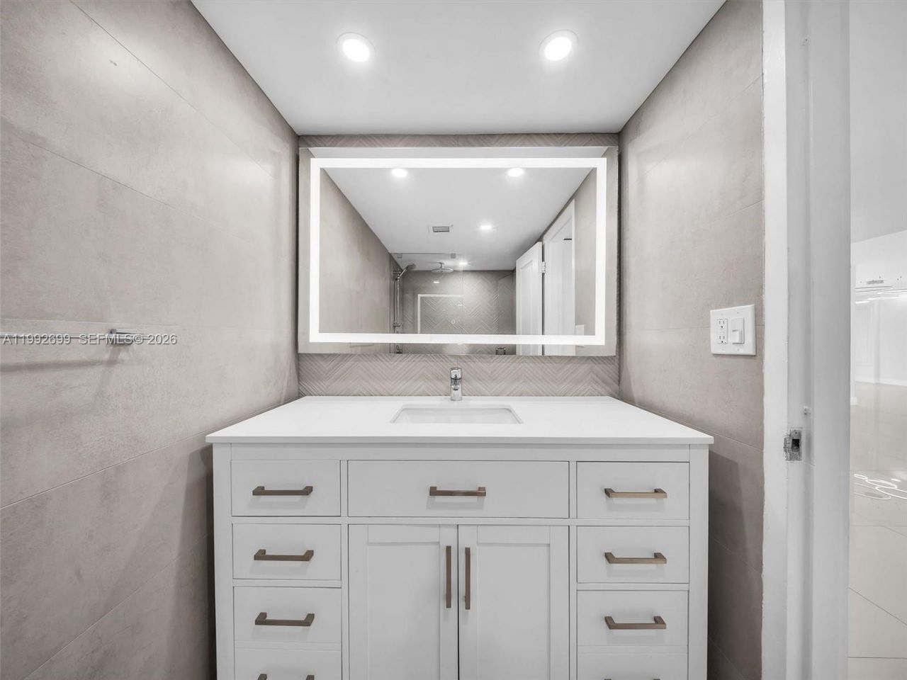 301 174th St, Unit 2004, Sunny Isles Beach, FL 33160 Photo