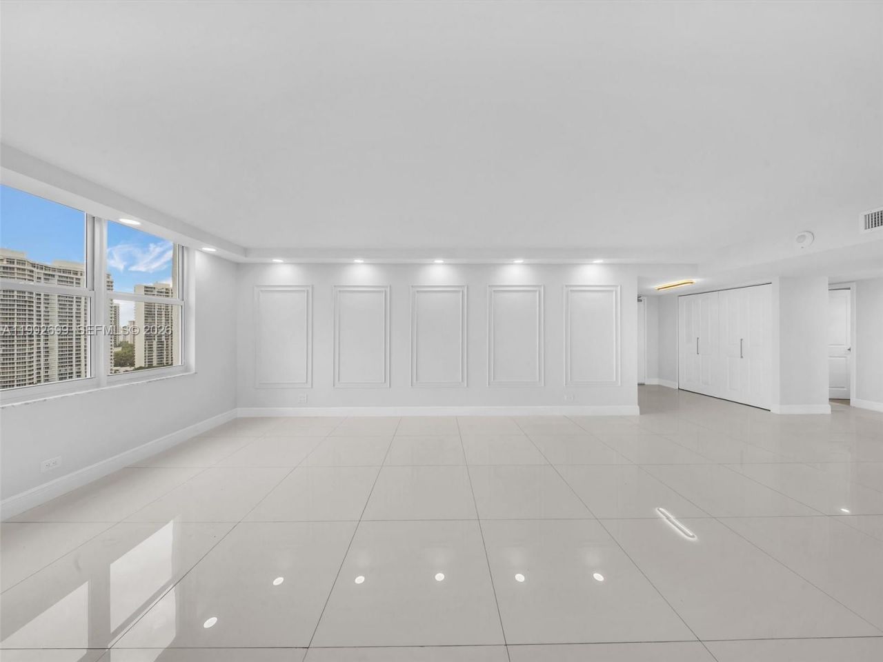 301 174th St, Unit 2004, Sunny Isles Beach, FL 33160 Photo