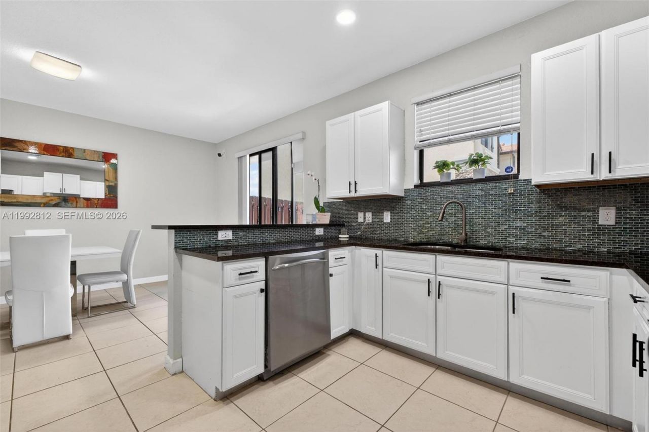 9807 NW 88th Ter, Doral, FL 33178 Photo