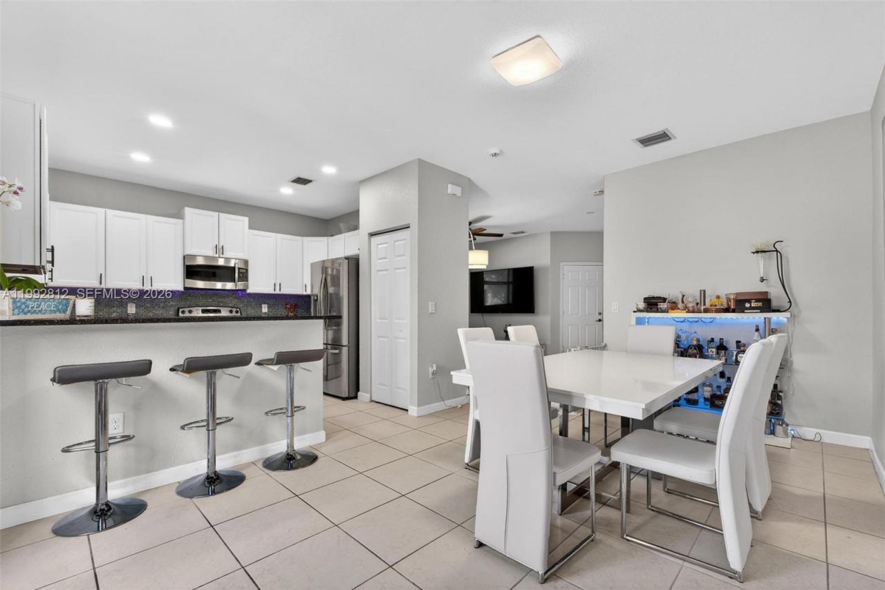 9807 NW 88th Ter, Doral, FL 33178 Photo