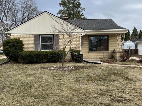 7822 W Oklahoma AVENUE, West Allis, WI 53219