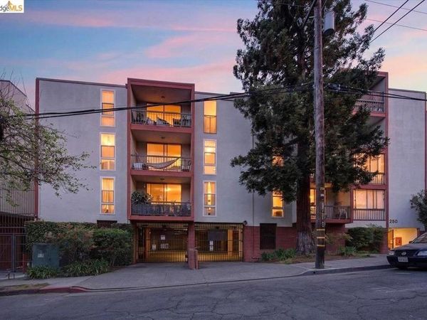 250 Whitmore St, Unit 304, Oakland, CA 94611